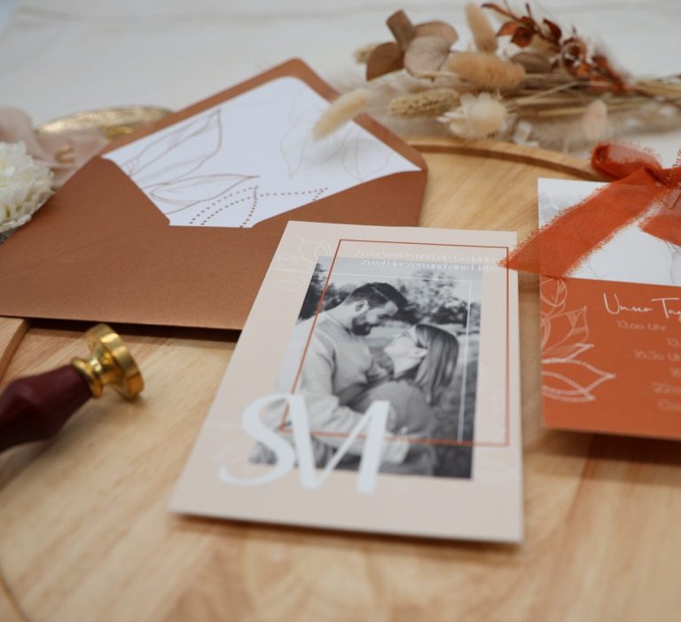 Hochzeitspapeterie in Freiburg | fluments Flatlay Hochzeitspapeterie in Herbsttönen